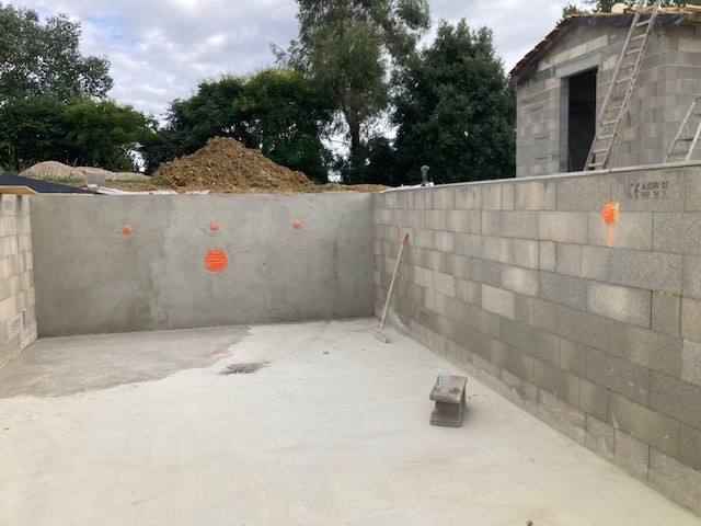 Structure béton d'une piscine avec réservations techniques